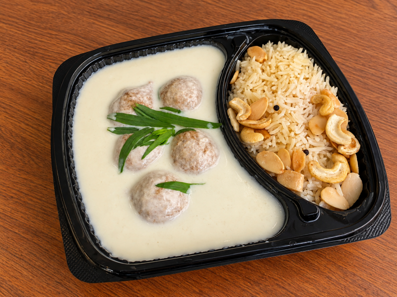 وجبة كبة لبنية مع أرز شخص واحد